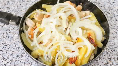 жареная картошка с курицей