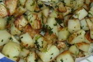 Жареный картофель с кинзой и чесноком