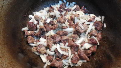 жареный картофель с мясом