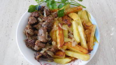 жареный картофель с мясом