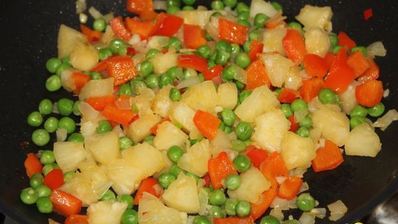 жареный рис с ананасом