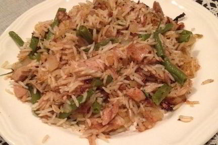 Жареный рис с консервированным тунцом