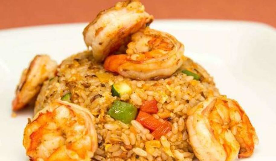 Рецепт жареного риса с креветками