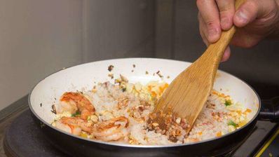 жареный рис с креветками