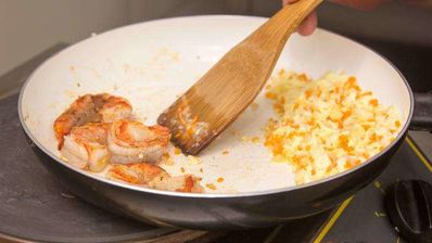 жареный рис с креветками