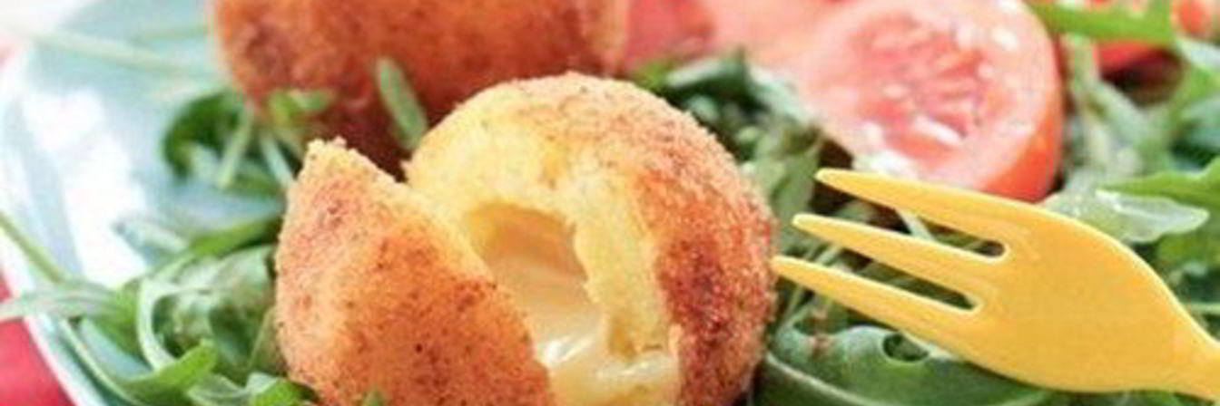 Золотистые крокеты из картофеля с сыром