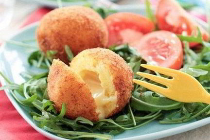 Золотистые крокеты из картофеля с сыром