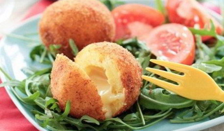 Рецепт золотистых крокетов из картофеля с сыром