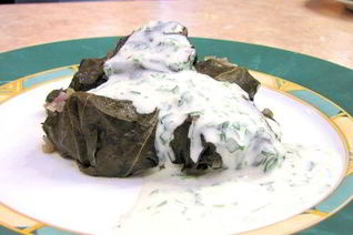 Долма — голубцы в виноградных листьях