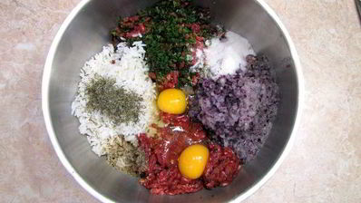 долма — голубцы в виноградных листьях