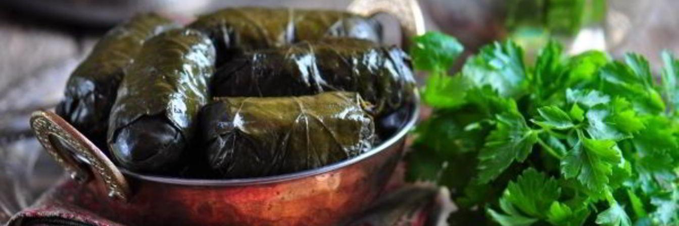 Долма из маринованных виноградных листьев