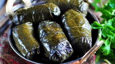 долма из маринованных виноградных листьев