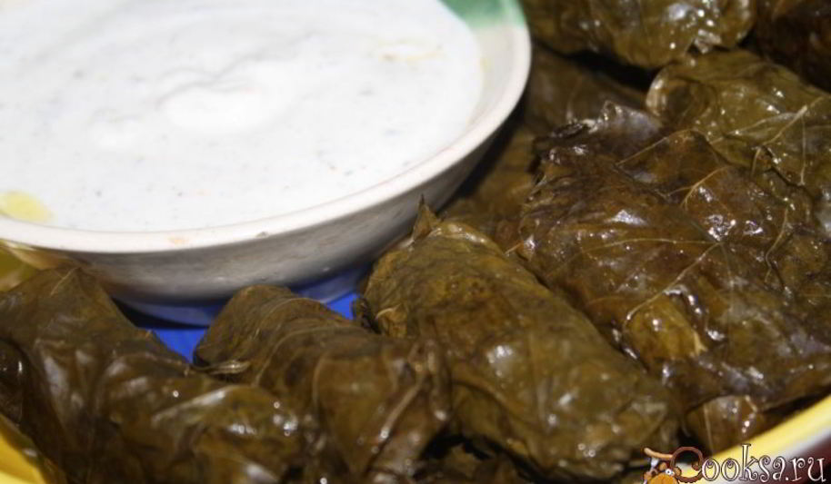 Рецепт долмы из молодых виноградных листьев с начинкой из смешанного фарша