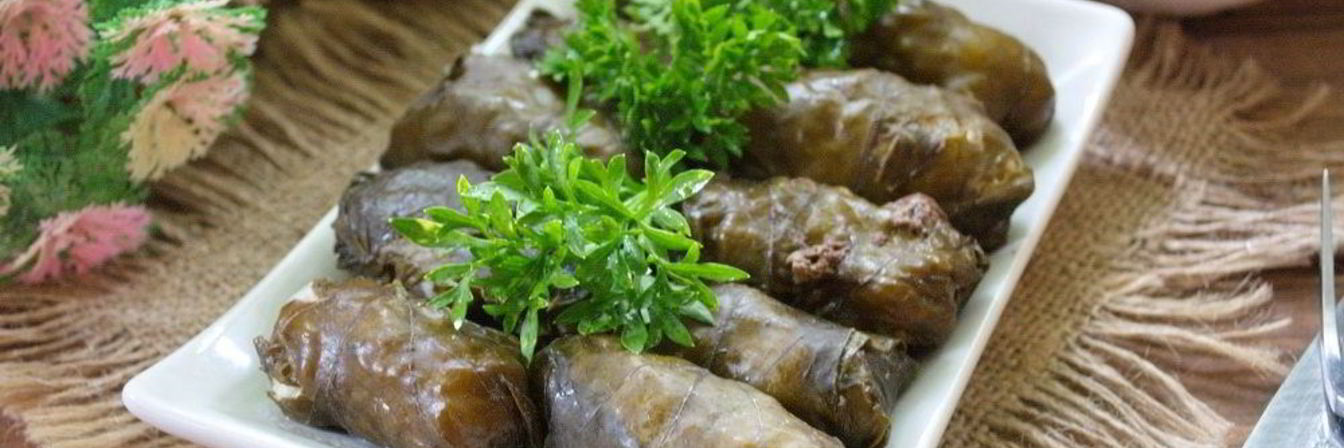 Долма в виноградных листьях