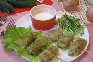 Мини-голубцы на шпажках