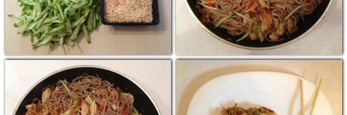 Гречневая лапша по-японски с курицей и овощами