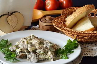 Белые грибы в сметане