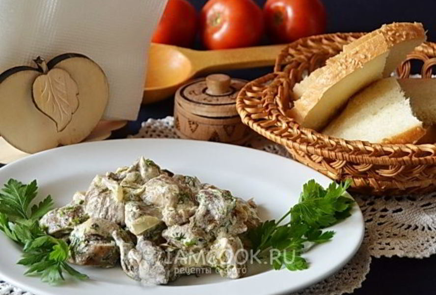 Белые грибы в сметане