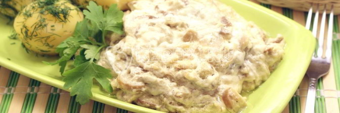 Белые грибы в сметанном соусе