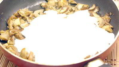 белые грибы в сметанном соусе