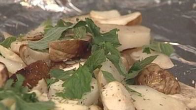 белые грибы, запеченные с мятой
