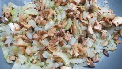 фаршированные шампиньоны под сметанным соусом