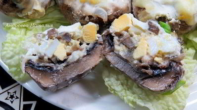 фаршированные шампиньоны под сметанным соусом