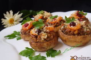 Фаршированные шампиньоны с пикантной начинкой