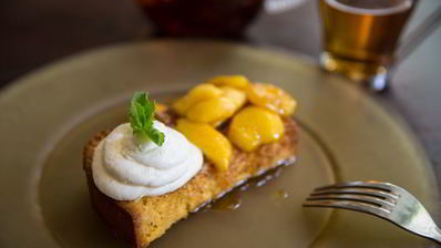 гренка с маскарпоне и нектаринами