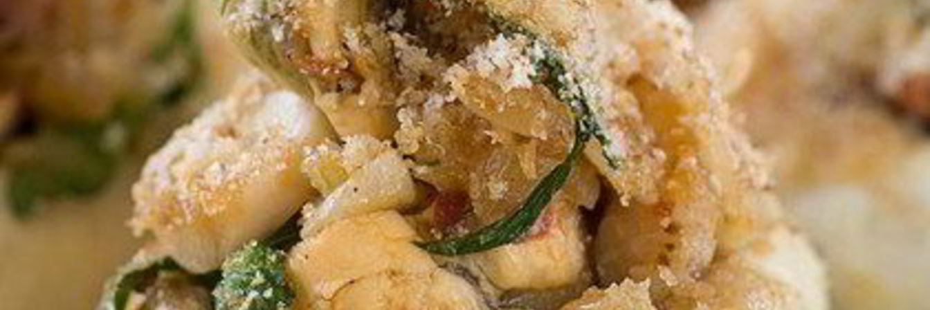 Грибы, фаршированные крабовым мясом, рикоттой и зеленью