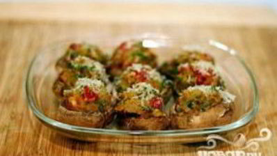 грибы, фаршированные вялеными помидорами