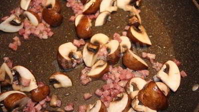 грибы с ветчиной