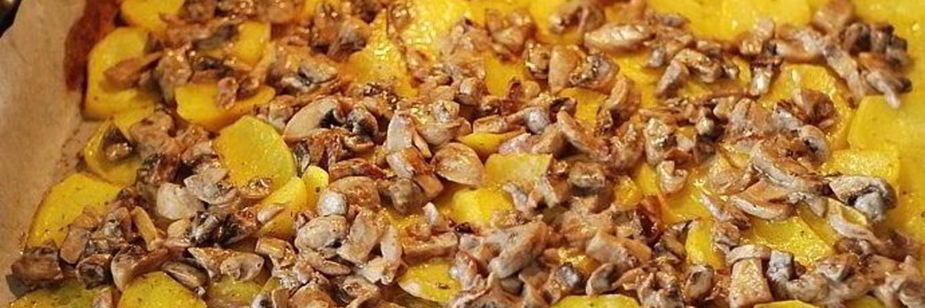 Грибы со свининой и картофелем в духовке