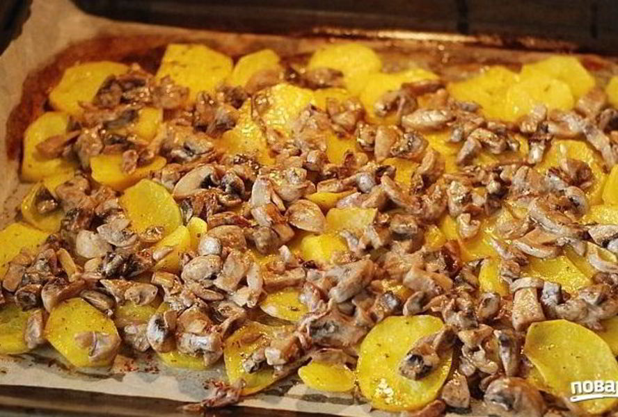 Грибы со свининой и картофелем в духовке