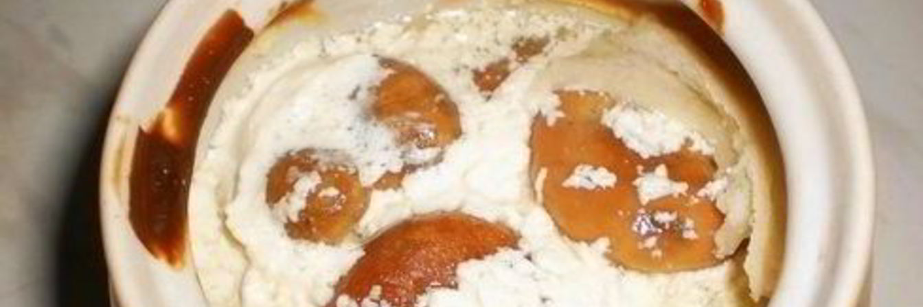 Грибы в сметане в горшочке