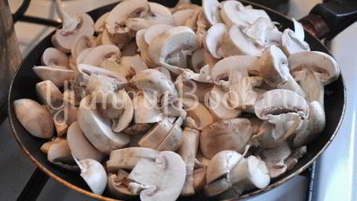 грибы в сметане