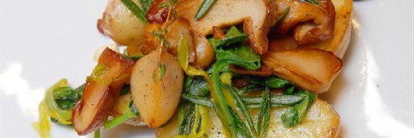 Лесные грибы в сливочном масле, шерри и лимоне