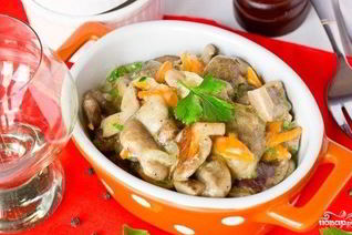 Маслята, тушеные в сметане