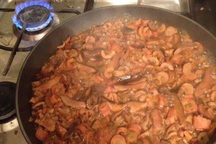 Рыжики, жареные со сметаной