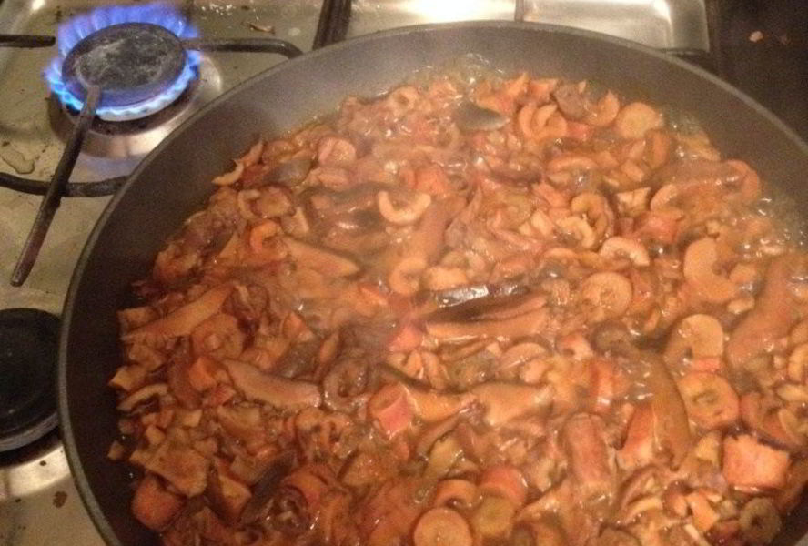 Рыжики, жареные со сметаной