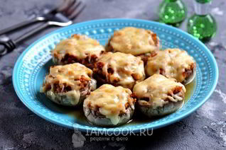 Шампиньоны, фаршированные курицей и сыром
