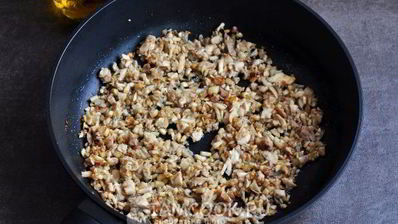 шампиньоны, фаршированные курицей и сыром