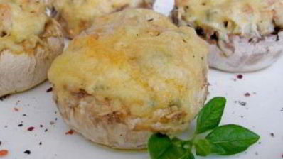 шампиньоны, фаршированные курицей