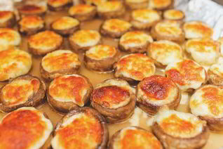 Шампиньоны, фаршированные сыром