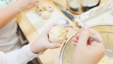 шампиньоны, фаршированные сыром