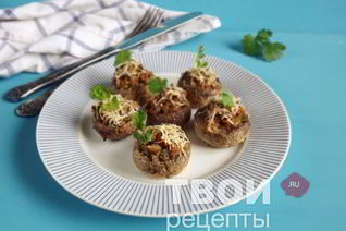 Шампиньоны фаршированные ветчиной