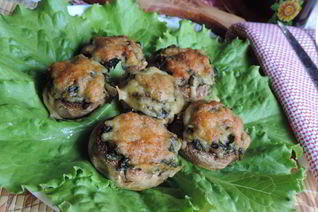 Шампиньоны, фаршированные зеленым луком