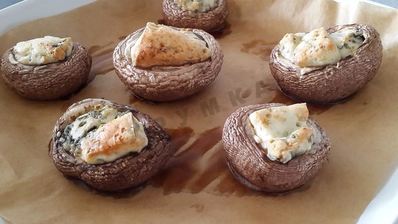 шампиньоны с сыром с голубой плесенью