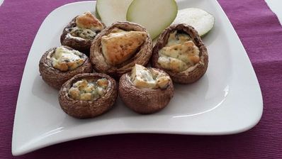 шампиньоны с сыром с голубой плесенью