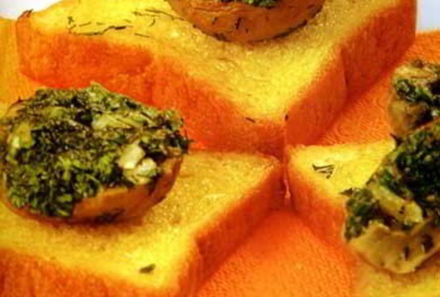 Шампиньоны с зеленым маслом